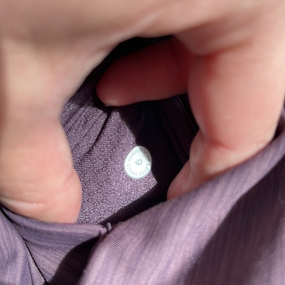 NWOT LULULEMON LEGGINGS - Picture 4 of 6